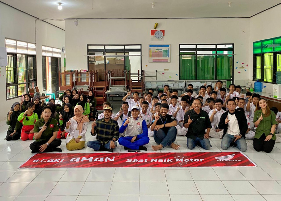 foto bersama dengan peserta kegiatan Safety Riding-Fomo (Istimewa).