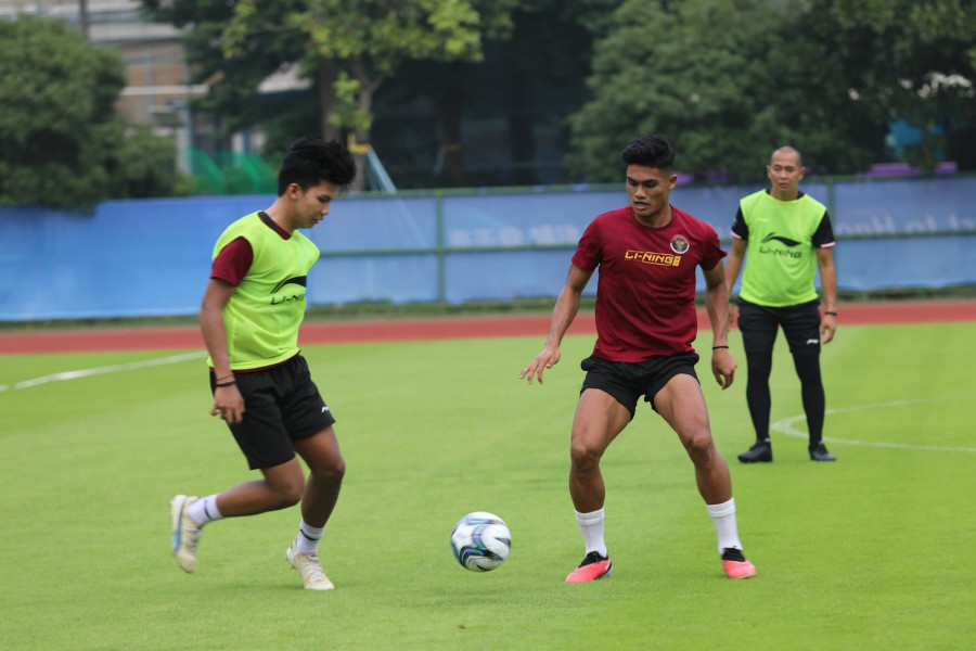 Ramadan Sananta (kanan) sudah berlatih bersama timnas Indonesia U-24 jelang laga melawan Uzbekistan sore nanti. (pssi)