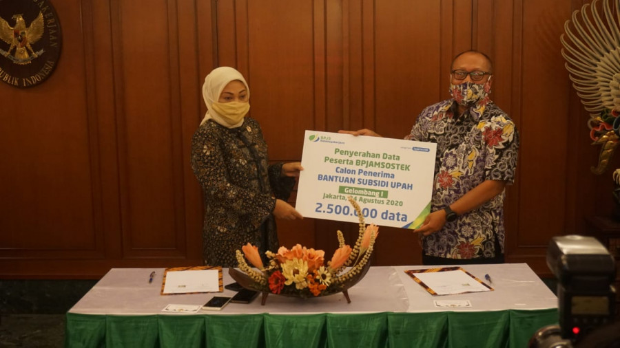 Penyerahan data tenaga kerja calon penerima BSU oleh BPJS Ketenagakerjaan ke Kemenaker (istimewa/BPJS Ketenagakerjaan kalimantan)