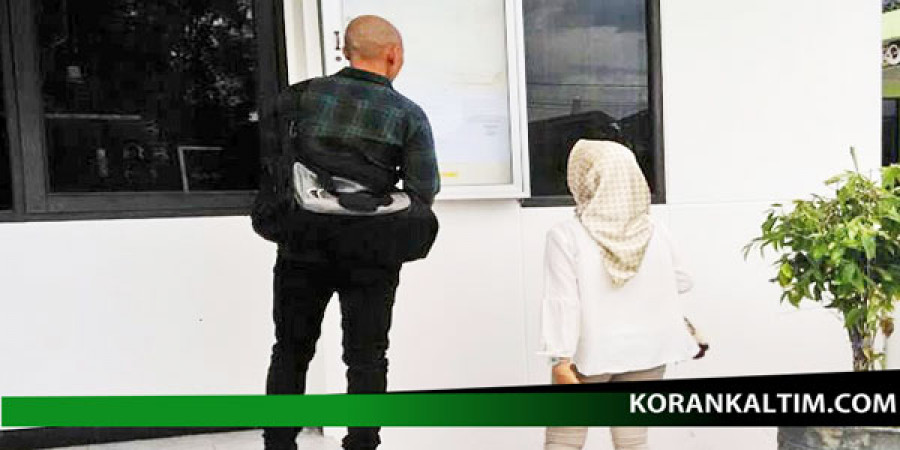 PELAMAR ANTRE: Sejumlah Pelamar mengantarkan berkas lamaran mereka ke Kantor UPT Bandara Temindung (Foto: Rs/korankaltim.com)