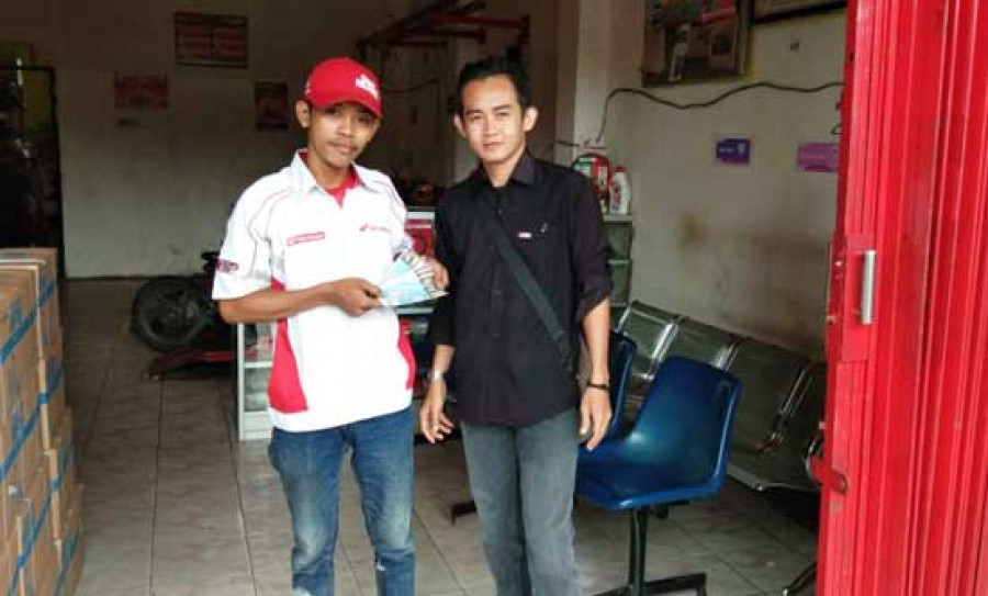Pelanggan Koran Kaltim membeli tiket jalan santai
