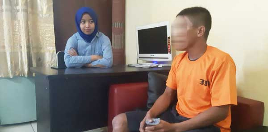 PELAKU CABUL : KBS yang menjadi pelaku pencabulan gadis 17 tahun saat menjalani pemeriksaan di Polresta Samarinda.