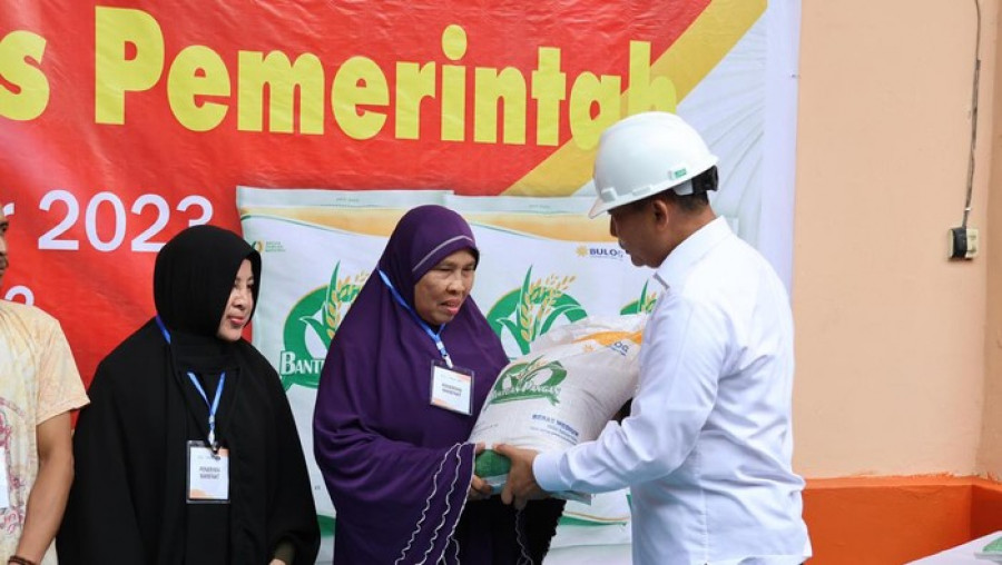 Beras Bulog yang disalurkan kepada masyarakat Balikpapan. (Foto: Dok.Bulog)