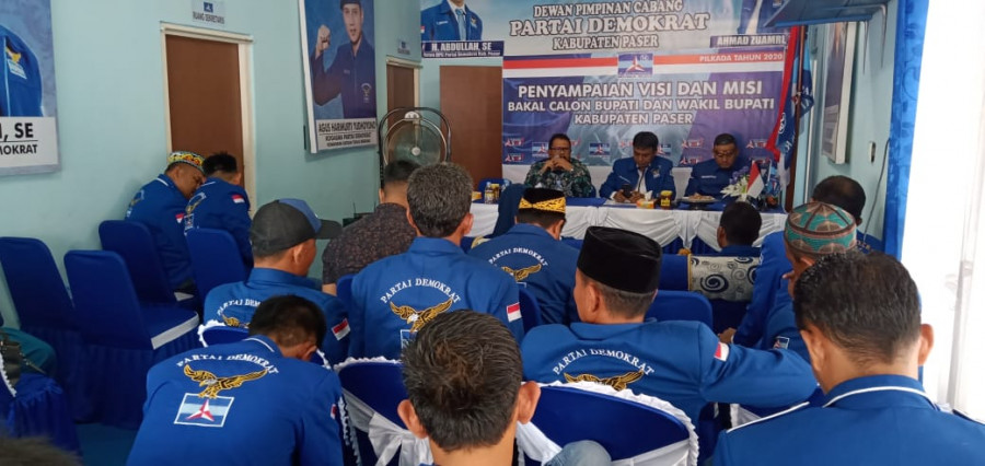 Keterangan Foto : Salah satu Bakal Calon yang menyampaiakan Visi Misinya di hadapan pengurus DPC Partai Demokrat dan kader Partai Demokrat. ( Foto: Dwi cahyo/Korankaltimcom