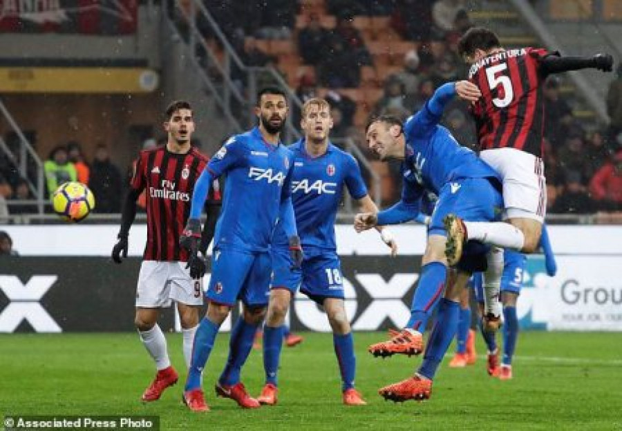 DUA GOL: Sundulan Giacomo Bonaventura (5) yang jadi penentu kemenangan AC Milan atas Bologna.