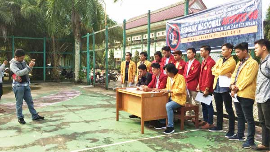 Perwakilan Mahasiswa Kaltim saat menyampaikan sikap akan hadir pada Rembuk Nasional di Monas