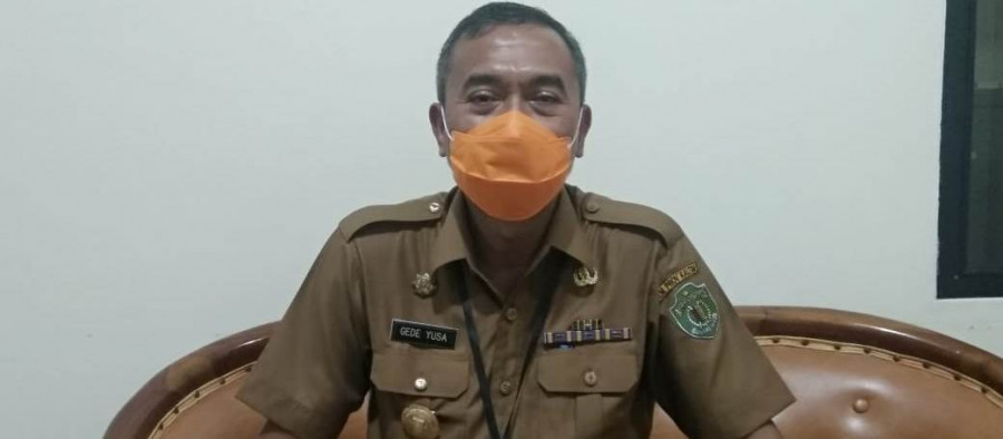 Pjs Bupati Mahulu, Gede Yusa saat mengunjungi Polres Kubar pada Senin (28/9/2020) (Foto: handayan/korankaltim.com)