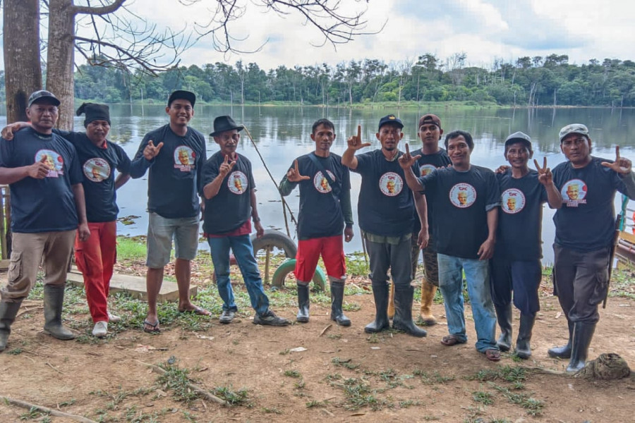 Ganjar Milenial Center bersama anggota tani bergotong royong di kawasan wisata Bamboe Wanadesa Kelurahan Karang Joang, Kecamatan Balikpapan Utara. (Foto: Istimewa)
