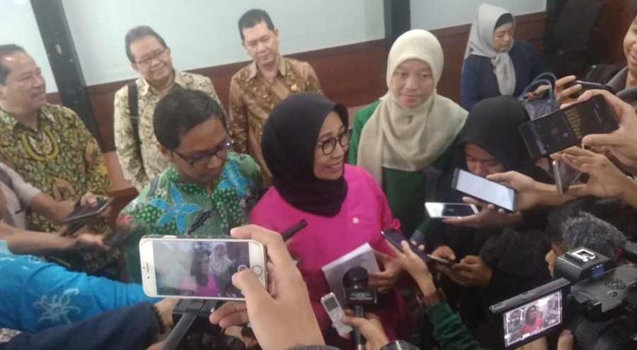 Wakil Ketua Komisi X DPR RI Hetifah Sjaifudian saat memaparkan keunggulan Kukar dalam memajukan ekonomi kreatif dengan melibatkan komunitas seni. ( Foto: Adhiabdhian / korankaltimcom)