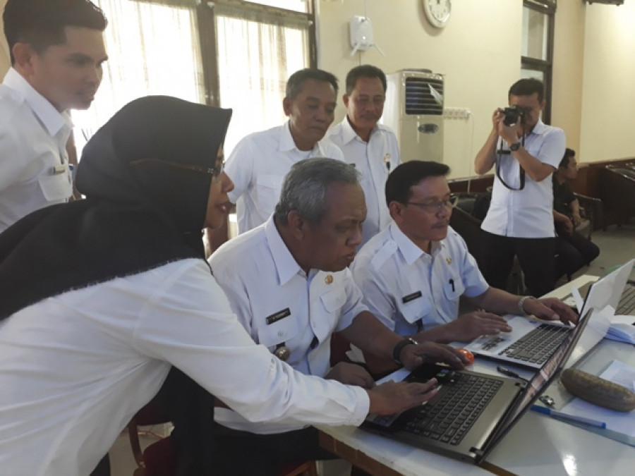 ISI LHKPN: Bupati Bulungan Sudjati dan Wakil Bupat Ingkong Ala turut mengisi data di E-LHKPN, ditegaskan itu kewajiban ASN.