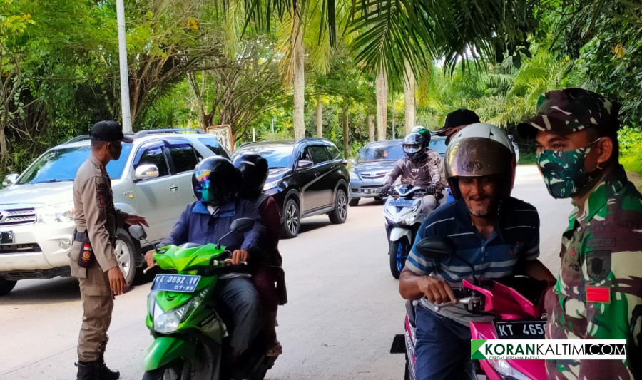Pembatasan keluar masuk kota Tenggarong pada September 2020 lalu. (Foto: Reza Fahlevi/Kirankaltim)