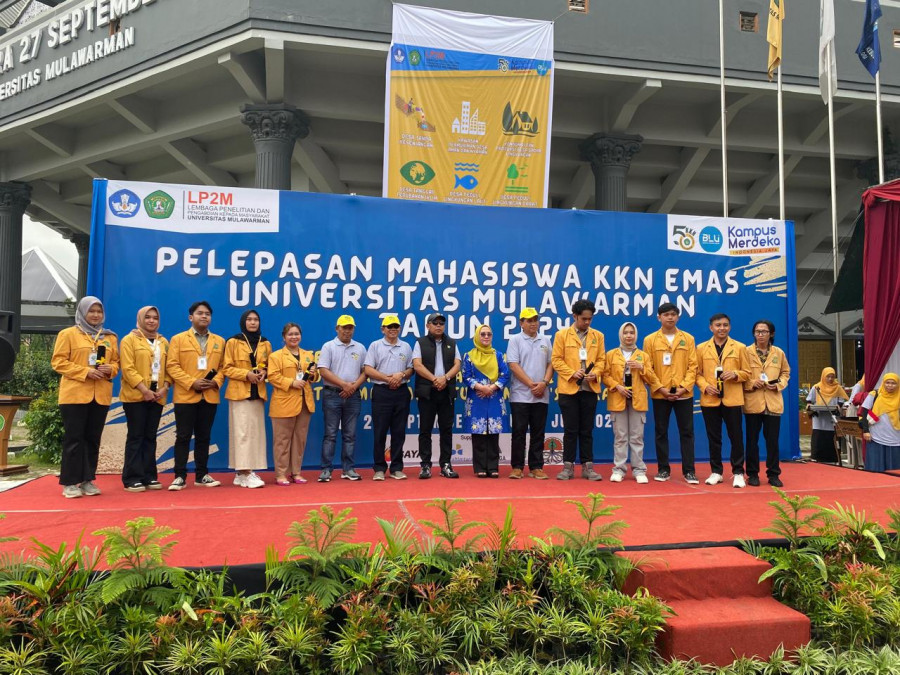 Pelepasan mahasiswa KKN Emas angkatan 50 Universitas Mulawarman (Rafik/Korankaltim.com).
