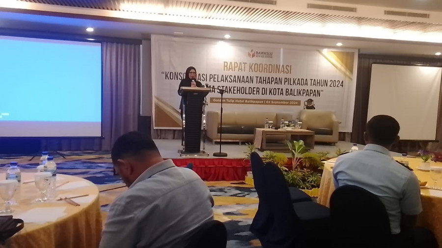 Badan Pengawas Pemilu (Bawaslu) Kota Balikpapan menggelar rapat koordinasi (Rakor) pelaksanaan tahapan Pilkada Tahun 2024 bersama stakeholder, di Hotel Golden Tulip Balikpapan, Senin (2/9/2024). (Foto: La Eko/Korankaltim.com)