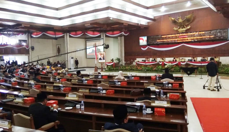 Pengambilan sumpah janji 55 Anggota DPRD Kaltim di ruang sidang utama gedung DPRD Kaltim, Senin (2/9/2019) tadi. ( Foto: Adhi Abdhian / korankaltimcom)