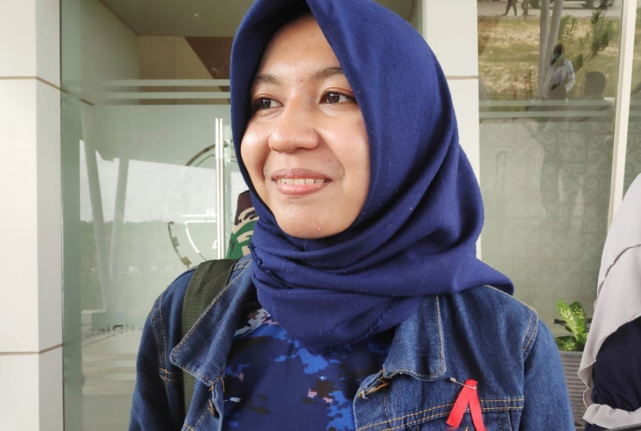 Rizka, salah satu mahasiswi yang berkuliah di Tiongkok, mengaku senang bisa kembali ke Samarinda. (Foto: Rusdi/Korankaltim.com)