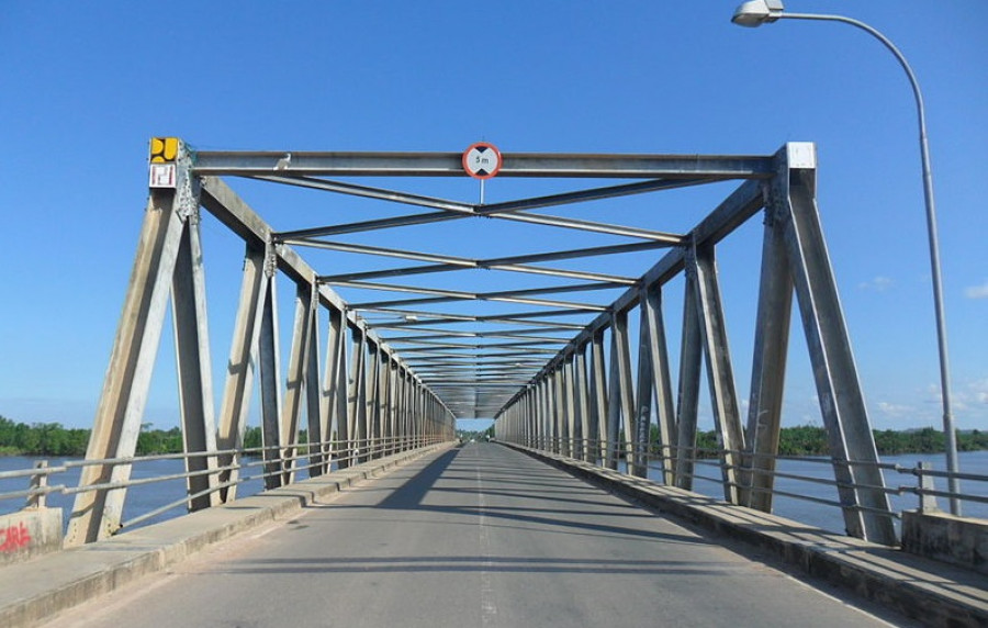 Jembatan Dondang-Muara Jawa, penghubung di kawasan pesisir Kalimantan Timur. (Foto: wikipedia.org)