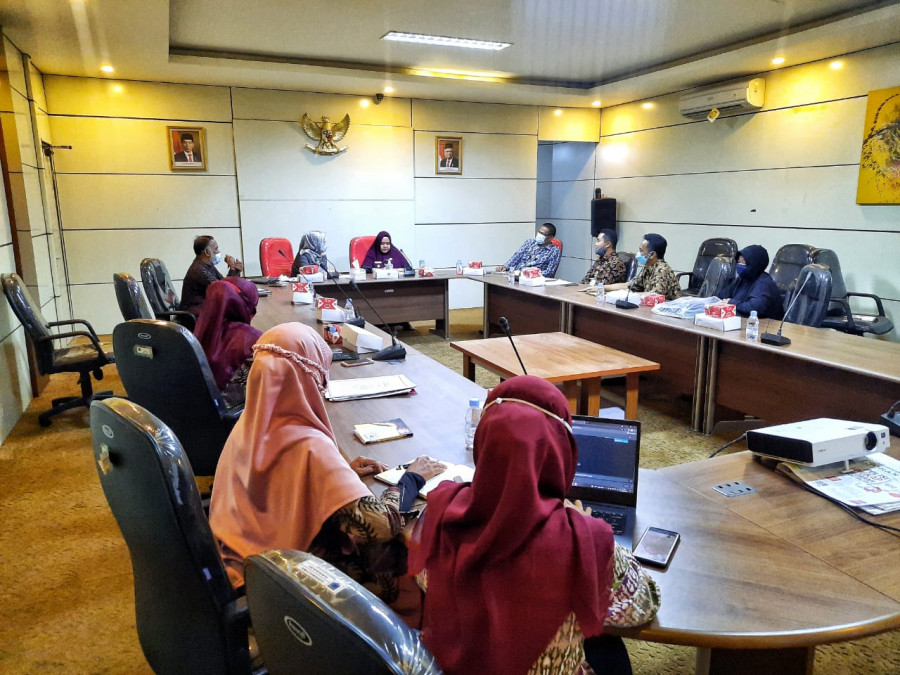 Wakil Bupati Paser saat menggelar Rapat Persiapan Relokasi Pedagang Pasar induk Peyambolum di Desa Senaken. ( Foto : Ist. Dok. Humas Pemkab Paser.)