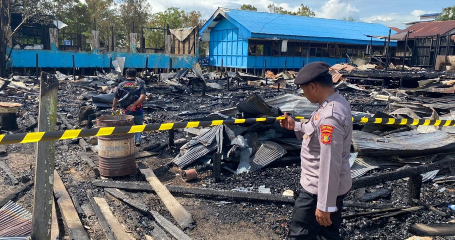 Petugas saat melakukan olah tempat kejadian perkara usai kejadian musibah kebakaran. (Foto: Istimewa)
