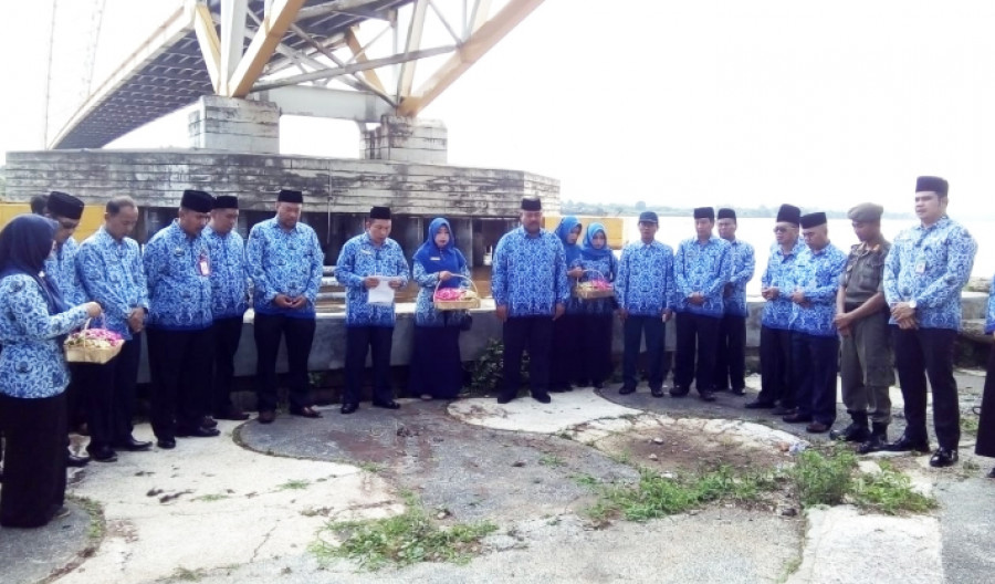Tabur bunga Pemkab Kukar dipimpin Plt Bupati Edi Damansyah