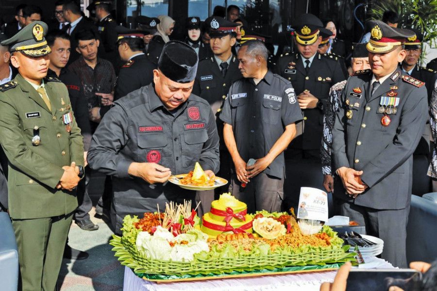Suasana upacara dalam rangka HUT Bhayangkara ke-77 tahun 2023 di Kukar, di Halaman Mapolres Kukar. (Foto: prokom)
