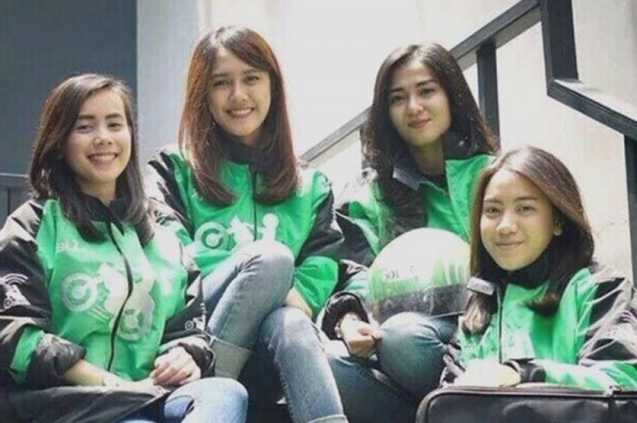 Driver Ojek Online Wanita ( Foto: TribunNews)