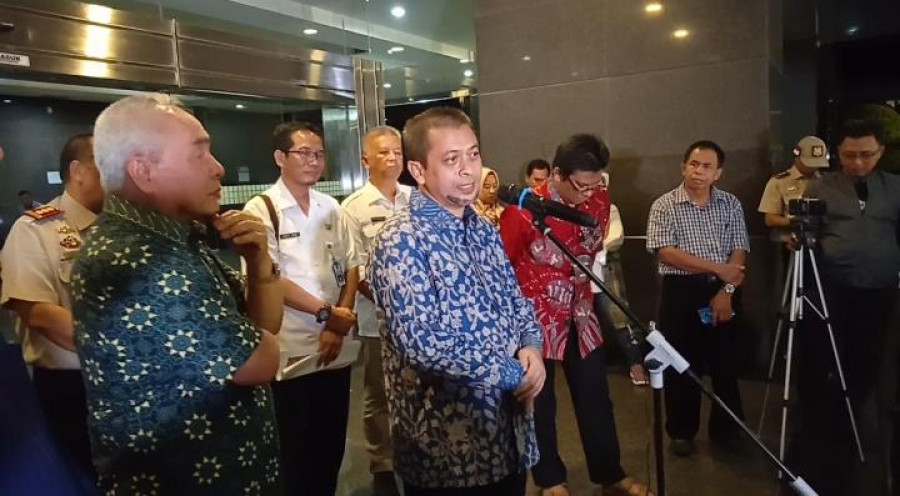 Wakil Gubernur Kaltim Hadi Mulyadi, saat memberikan keterangan dalam konferensi pers di Lobi Kantor Gubernur Kaltim, Jalan Gajah Mada, Kota Samarinda, Rabu (18/03/2020) malam. (Rusdi/korankaltim.com)