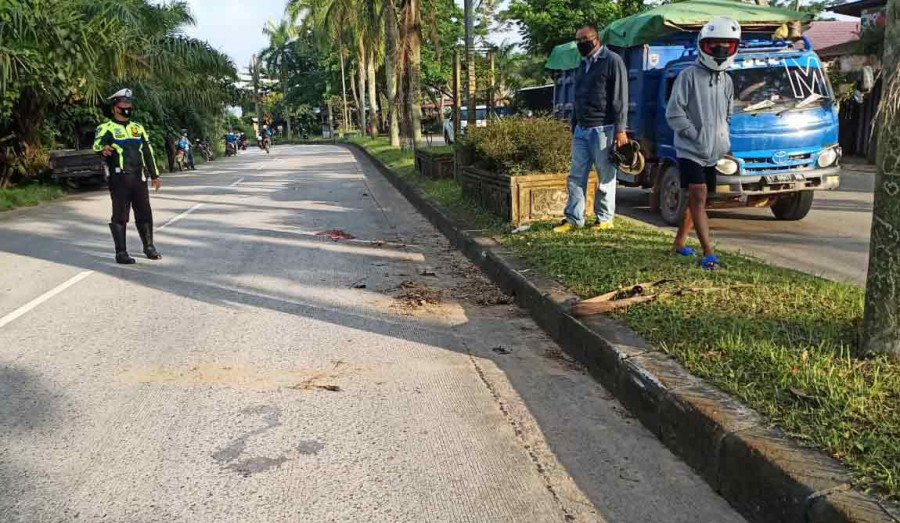 TKP tewasnya pengendara sepeda motor di Jalur Dua Tenggarong Seberang Samarinda (Polres Kukar.dok)