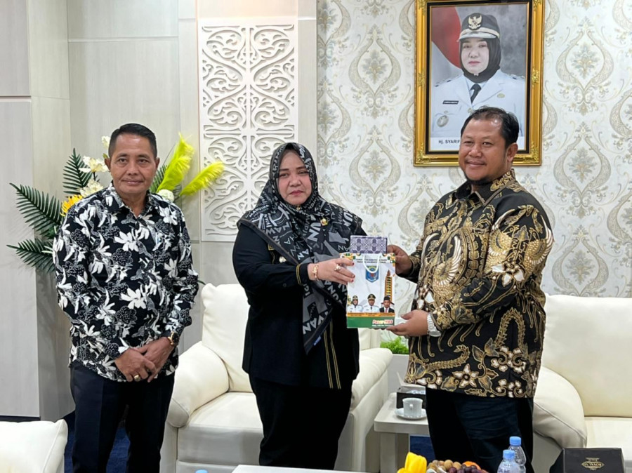 Kunjungan kerja Ketua DPRD Kukar Abdul Rasid ke Kabupaten Paser diterima hangat oleh Wabup Paser Hj Syarifah Masitah. (Foto: Dok.HumasDPRDKukar)