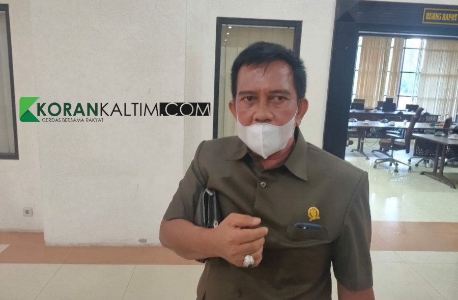 Anggota Komisi IV DPRD Kaltim, Jawad Sirajuddin tekankan bahwa Kepala Disdikbud Kaltim wajib hadir dalam pertemuan lanjutan yang akan digelar, Rabu (9/6/2021) nanti. (Foto: Faishal Ays/Korankaltim.com)