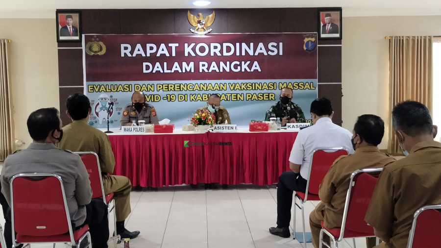 Pelaksanaan Rapat Koordinasi Dalam Rangka Evaluasi dan Perencanaan Vaksinasi Massal Covid-19 oleh Satgas Covid-19 Kabupaten Paser. (Foto : Dwi Cahyo / KoranKaltim.com)
