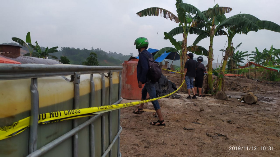 Lokasi yang menjadi tempat pengolahan minyak mentah di RT 1 Kelurahan Simpang Pasir Kecamatan Palaran tak jauh dari pintu gerbang tol Palaran Samarinda- Balikpapan. (Foto: Nancy/korankaltimcom)