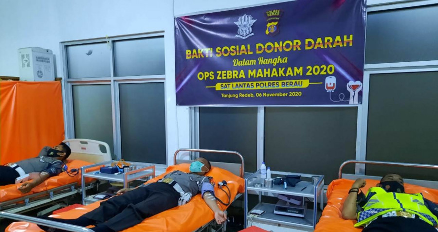 Donor darah anggota Satlantas Polres Berau yang berlangsung pagi tadi di Kantor Palang Merah Indonesia Berau . (Foto: Indra/korankaltim.com)