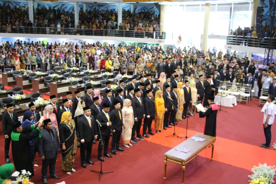 45 anggota Dewan Perwakilan Rakyat Daerah (DPRD) Kota Balikpapan periode 2024-2029 resmi dilantik, di Gedung BSCC Dome Balikpapan, Senin (26/8/2024). (La Eko-Korankaltim)