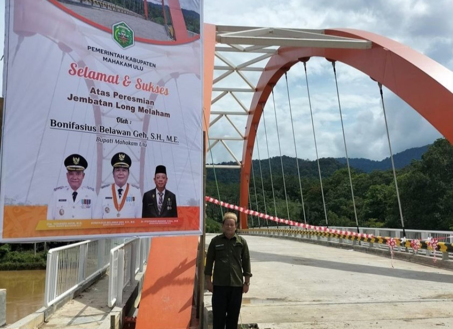 Jembatan Long Melaham yang diresmikan kemarin, kehadirannya jadi pengobat rindu warga sekitar karena membantu perekonomian. (ist)