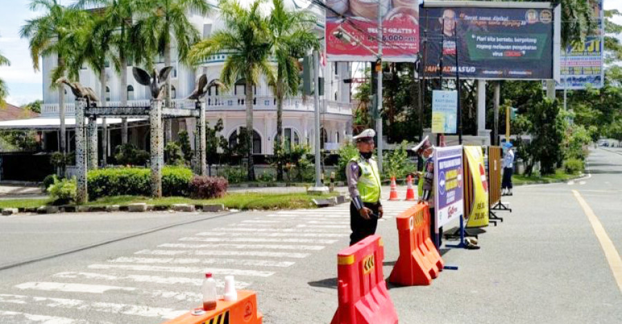 Penutupan salah satu ruas jalan di Balikpapan. Kota itu menjadi daerah dengan kasus terbanyak dan telah ada kasus penularan lokal. (Foto: Istimewa )
