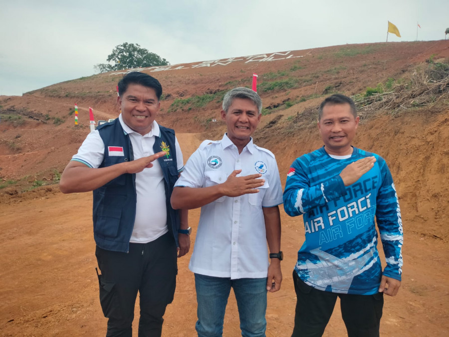 Sultan Paser Aji Muhammad Jarnawi bersama Ketua Paralayanag Nasional Asgaf Ahmad Umar. (Foto: Dwi Cahyo /Korankaltim.com)