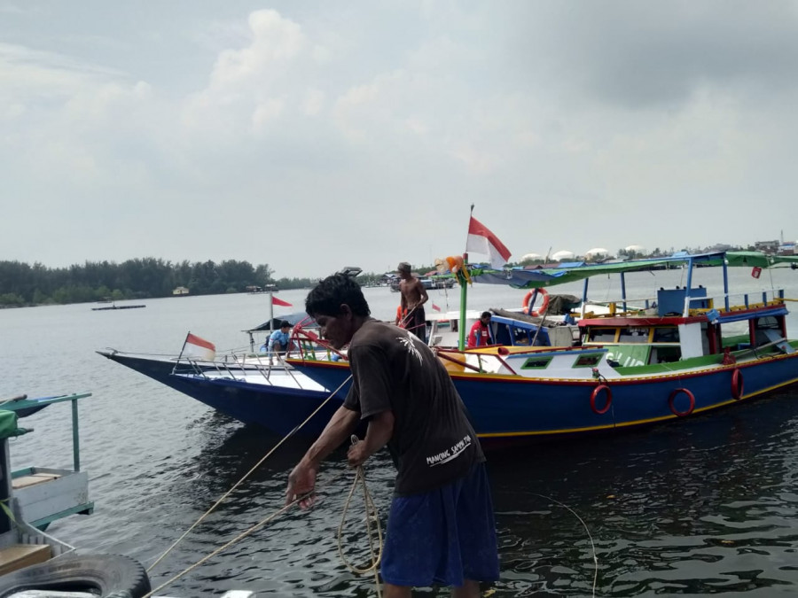 Anggota Asosiasi Penyedia Jasa Penyebrangan merasakan Dampak Penutupan Beras Basah (Foto: Dok. Korankaltim)