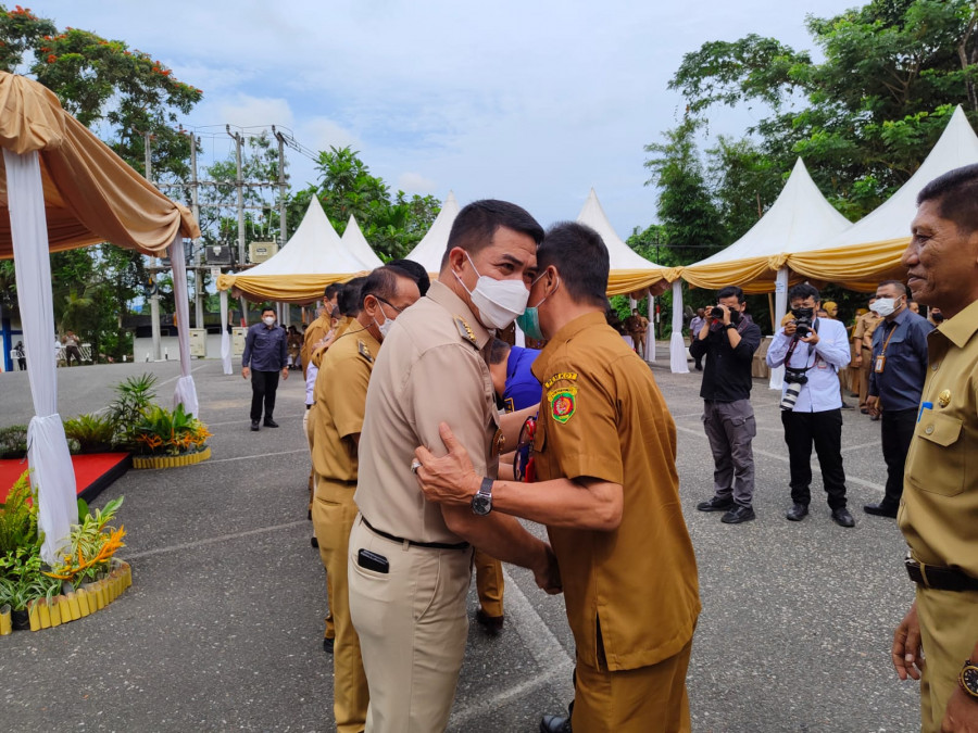 Wali Kota Samarinda, Andi Harun saat halal bi halal dengan pejabat ASN Pemkot Samarinda (Claudius Vico/Korankaltim.com)