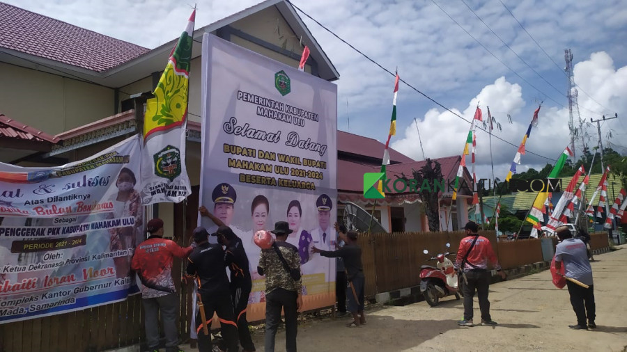 Jelang Penyambutan Kepala Daerah, Seluruh OPD dan Masyarakat Mahakam Ulu Gelar Gotong Royong. (Foto : Rendi Rifaldy/Korankaltim)