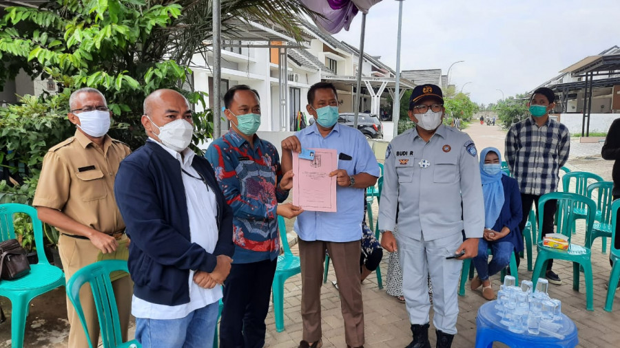 Perwakilan Kemendagri Serahkan Akta Kematian korban Sriwijaya Air SJ 182 (Puspen Kemendagri)