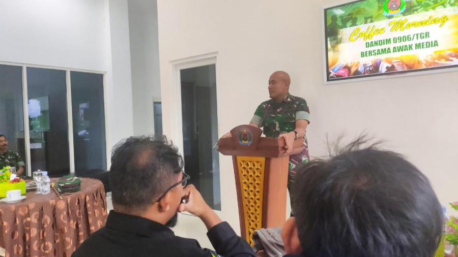 Dandim 0906/TGR Letkol (Inf) Charles Alling saat memberikan sambutan pada Coffee Morning bersama awak media, Kamis (2/1/2020) (Foto: Reza Fahlevi/korankaltimcom)