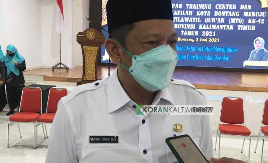 Walikota Bontang dalam sesi wawancara dengan beberapa media, seusai acara pelepasan dan penutupan TC MTQ ke 42 tingkat Provinsi Kalimantan Timur (Foto: : iwan/KORANKALTIM.COM)