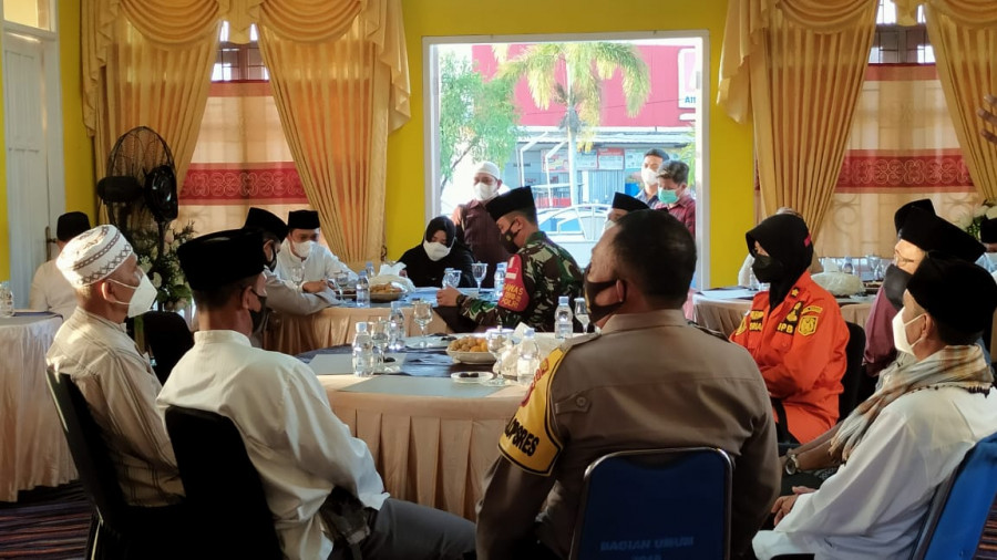 Pelaksanaan agenda Buka Puasa Bersama Sekaligus Koordinasi Evaluasi penanggulangan Covid-19. ( Foto : Dwi Cahyo / Korankaltim.com )