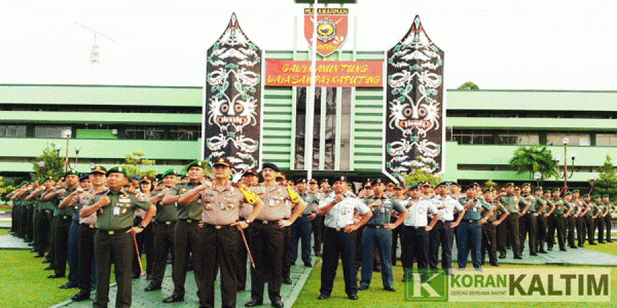Ribuan pasukan TNI dan Polda yang siap ditugaskan untuk mengamankan Pilkada. (Foto: Yudi/korankaltim.com)