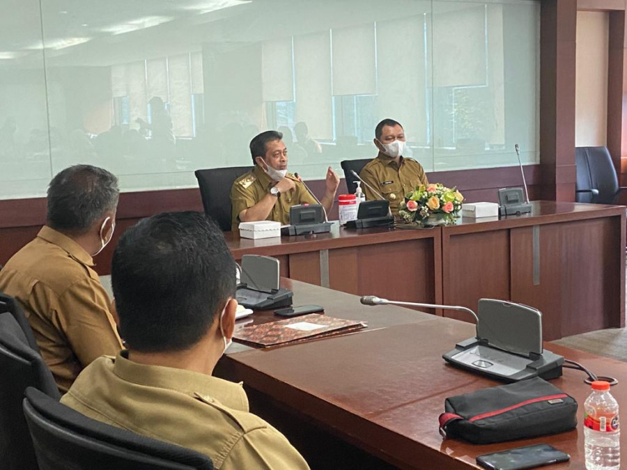 Pertemuan antara Bupati Paser, Fahmi Fadli dan Wagub Kaltim, Hadi Mulyadi untuk membahas percepatan perbaikan jalanan rusak di Paser (permata/kk)