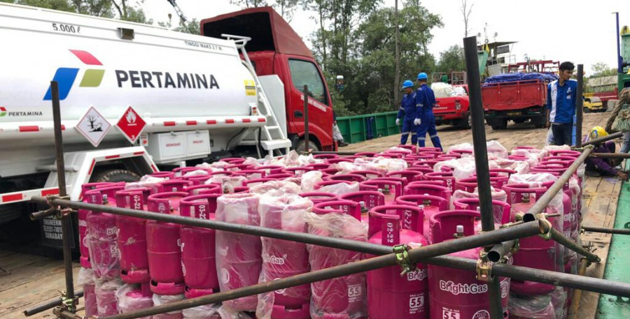 Bantuan Pertamina berupa mobil tangki BBM dan LPG 5,5 kg telah dilayarkan ke Palu. Bantuan ini nantinya didistribusikan ke beberapa lokasi bencana di Sulwesi Tengah. (Istimewa/KoranKaltim.Com)