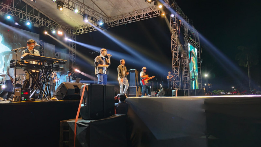 Penampilan Grup Band Yovie
