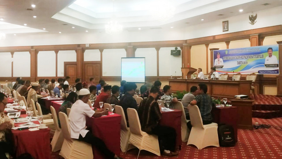 Para kades terpilih saat mengikuti pembekalan oleh DPMPD Kukar di Grand Eltty Hotel, Rabu (27/11/2019) (Foto: Reza Fahlevi/korankaltimcom)