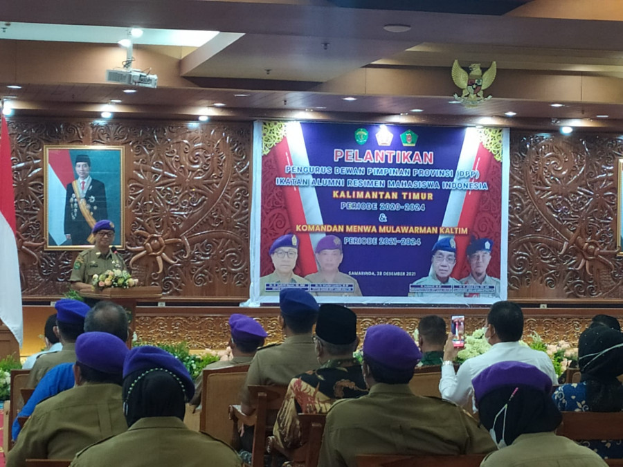 Ketua MPR RI, Zulkifli Hasan saat memberikan sambutan di agenda Pelantikan Pengurus DPP Ikatan Alumni Resimen Mahasiswa Indonesia Kaltim di Kantor Gubernur Kaltim (permata/kk)