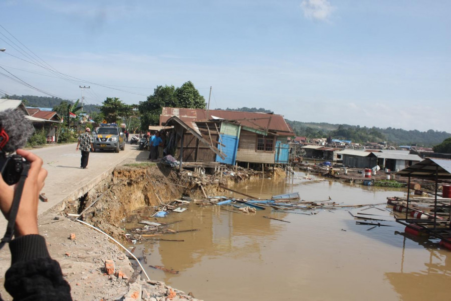 Lokasi longsor di dusun Margasari, Rt 04, Desa Jembayan, Kecamatan Loa Kulu, Kamis (22/8/2019) ( Foto: Reza/korankaltimcom)